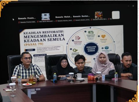 Anggota Bawaslu Provinsi Kepulauan Riau dan Jajaran mengikuti kegiatan Upgrading Kompetensi Nasional advokasi hukum melaui zoom meeting yang diselenggarakan Bawaslu RI 