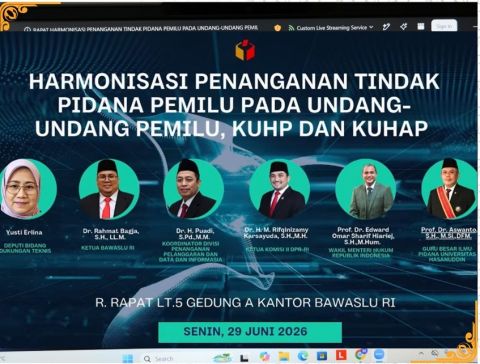 Bawaslu Provinsi Kepulauan Riau, mengikuti secara daring kegiatan Penguatan Kapasitas bertajuk Harmonisasi Penanganan Tindak Pidana Pemilu dalam Perspektif Kitab Undang-Undang Hukum Pidana (KUHP) dan Kitab Undang-Undang Hukum Acara Pidana (KUHAP) Baru yang diselenggarakan Bawaslu RI, Senin (30/6/2026).