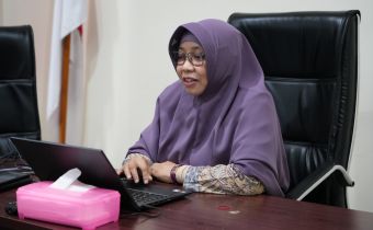Rosnawati sampaikan Optimalisasi Sistem Pelayanan Informasi Publik di Bawaslu dalam pelaksanaan kegiatan di Bawaslu Kota Batam, pada Kamis (18/6/2026).