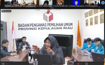 Anggota Bawaslu Provinsi Kepulauan Riau Koordinator Divisi Penanganan Pelanggaran, Data dan Informasi Rosnawati menyampaikan bahwa kegiatan bedah kasus merupakan sarana evaluasi sekaligus pembelajaran bersama guna meningkatkan kualitas penanganan pelanggaran di masa mendatang.