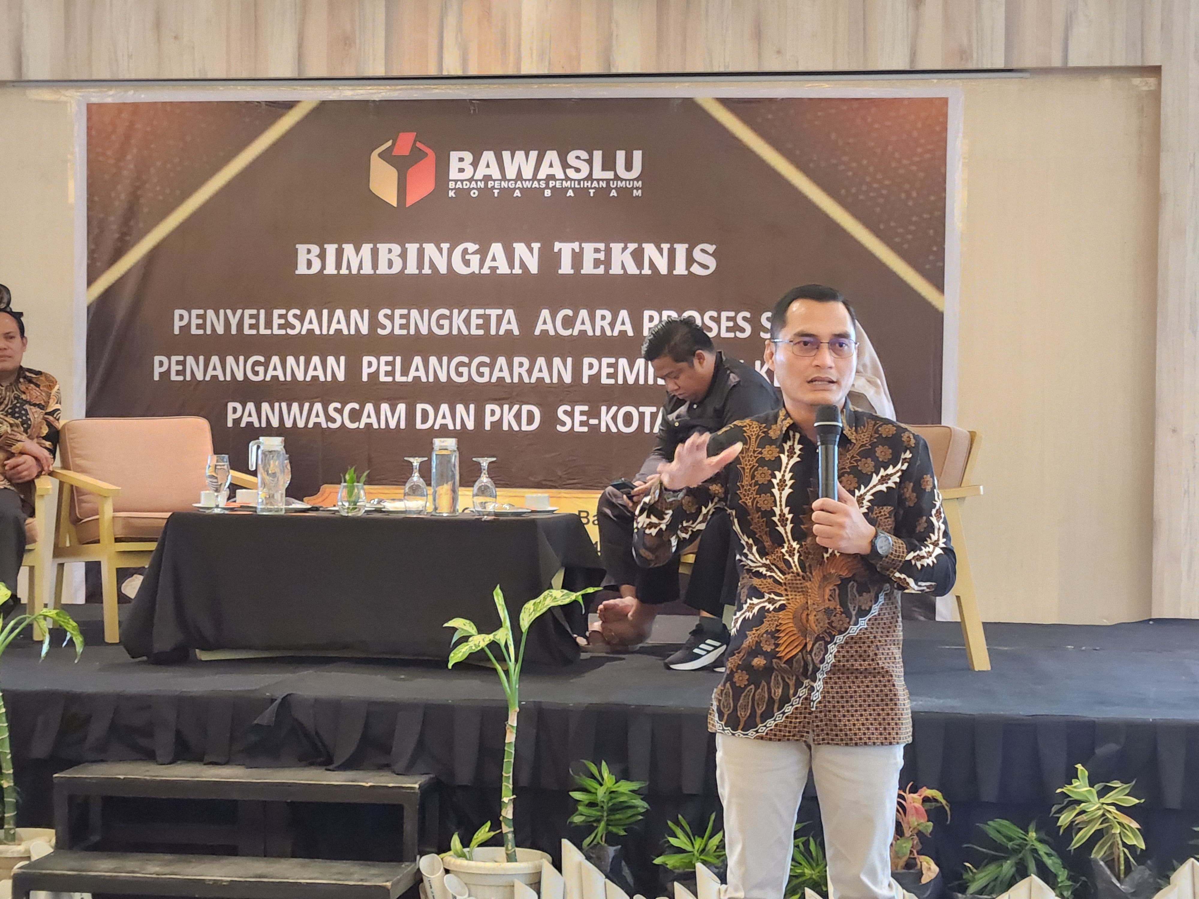 Bawaslu Kepri Berikan Bimtek Terkait Sengketa Proses & Sengketa Hasil Kepada Panwascam & PKD