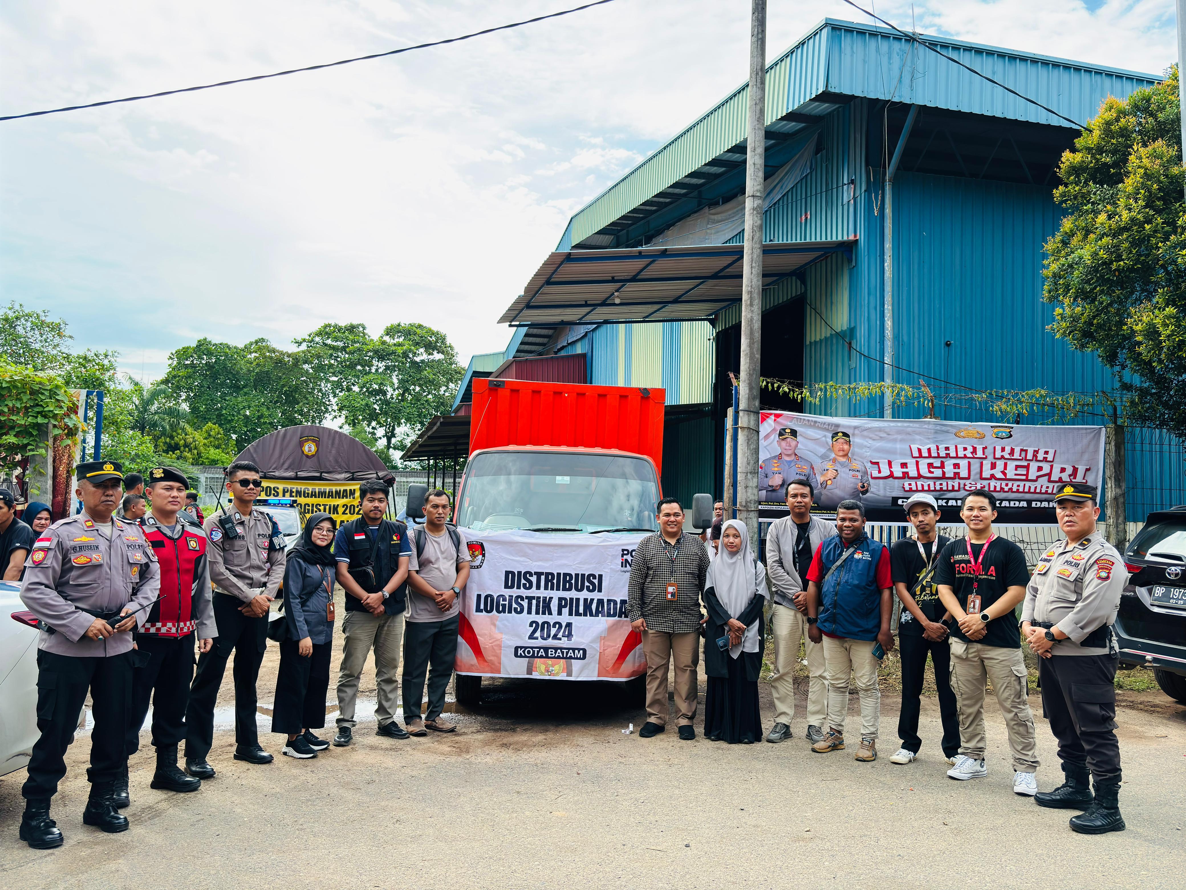 Jelang Hari Pemungutan Suara, Ketua Bawaslu Kepri Awasi Pendistribusian Logistik Surat Suara