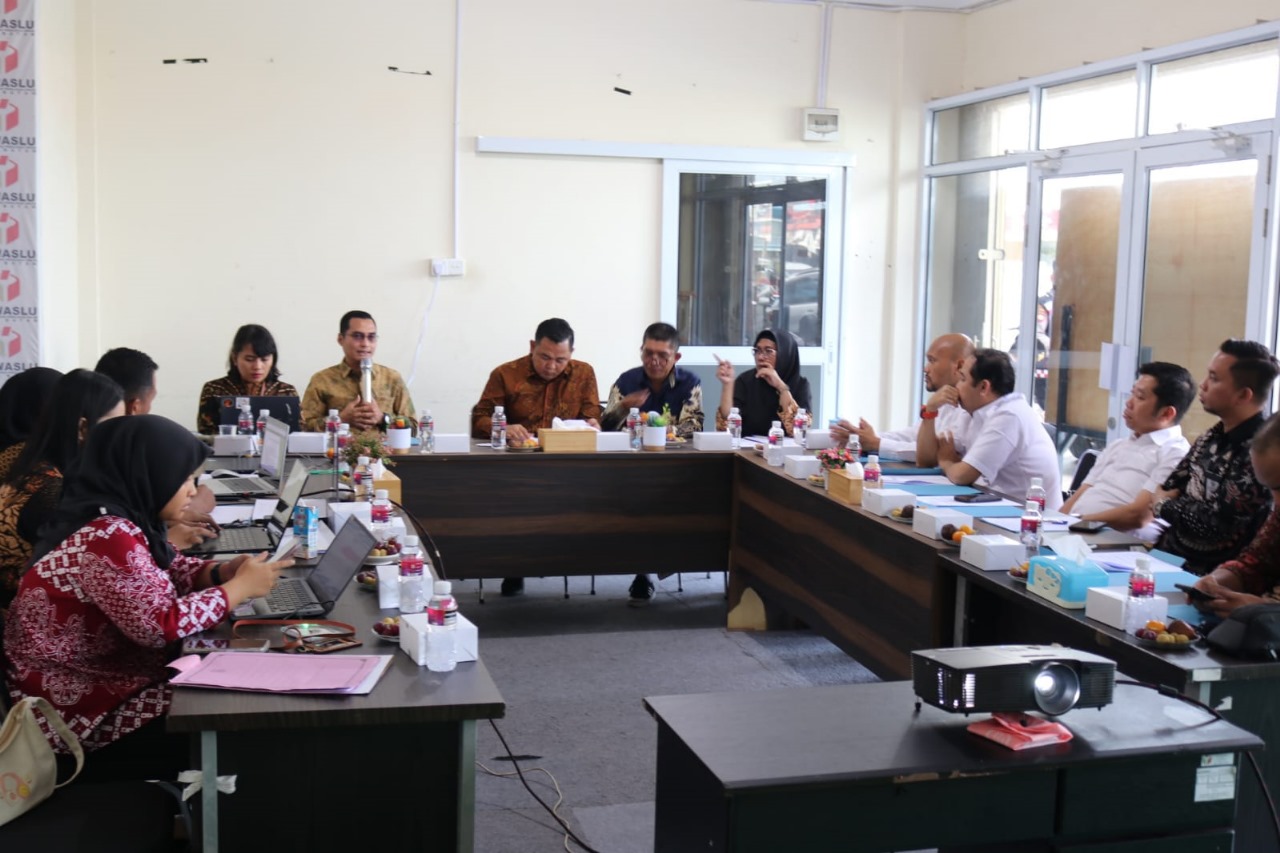 Bawaslu Kepri Gelar Rapat Pokja Dukungan Administrasi  Pengelolaan Dana Hibah Pemilihan Tahun 2024