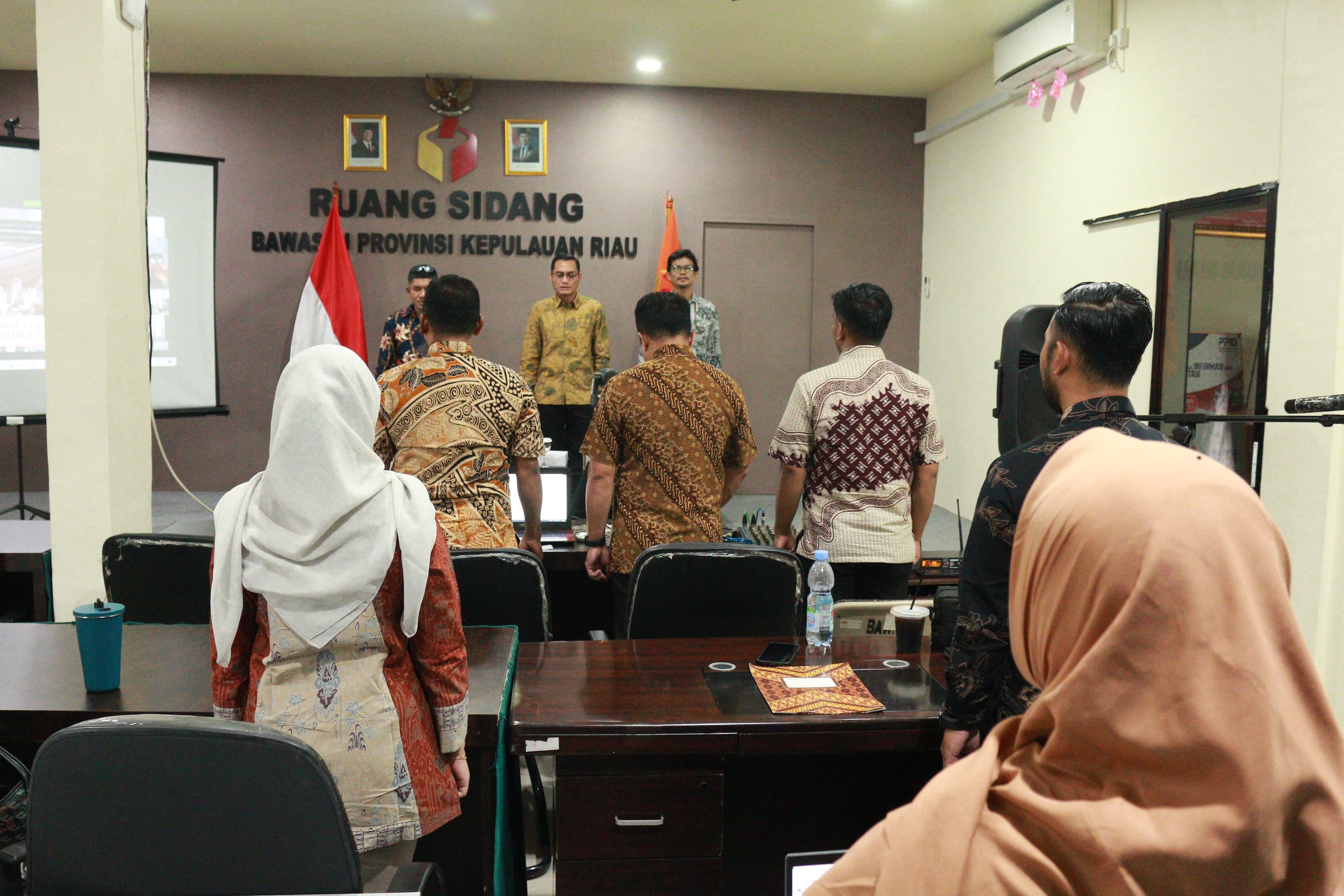 Bawaslu Kepri Gelar Kajian Hukum, Bahas Tantangan Pengawasan Pemilu Pasca Putusan MK