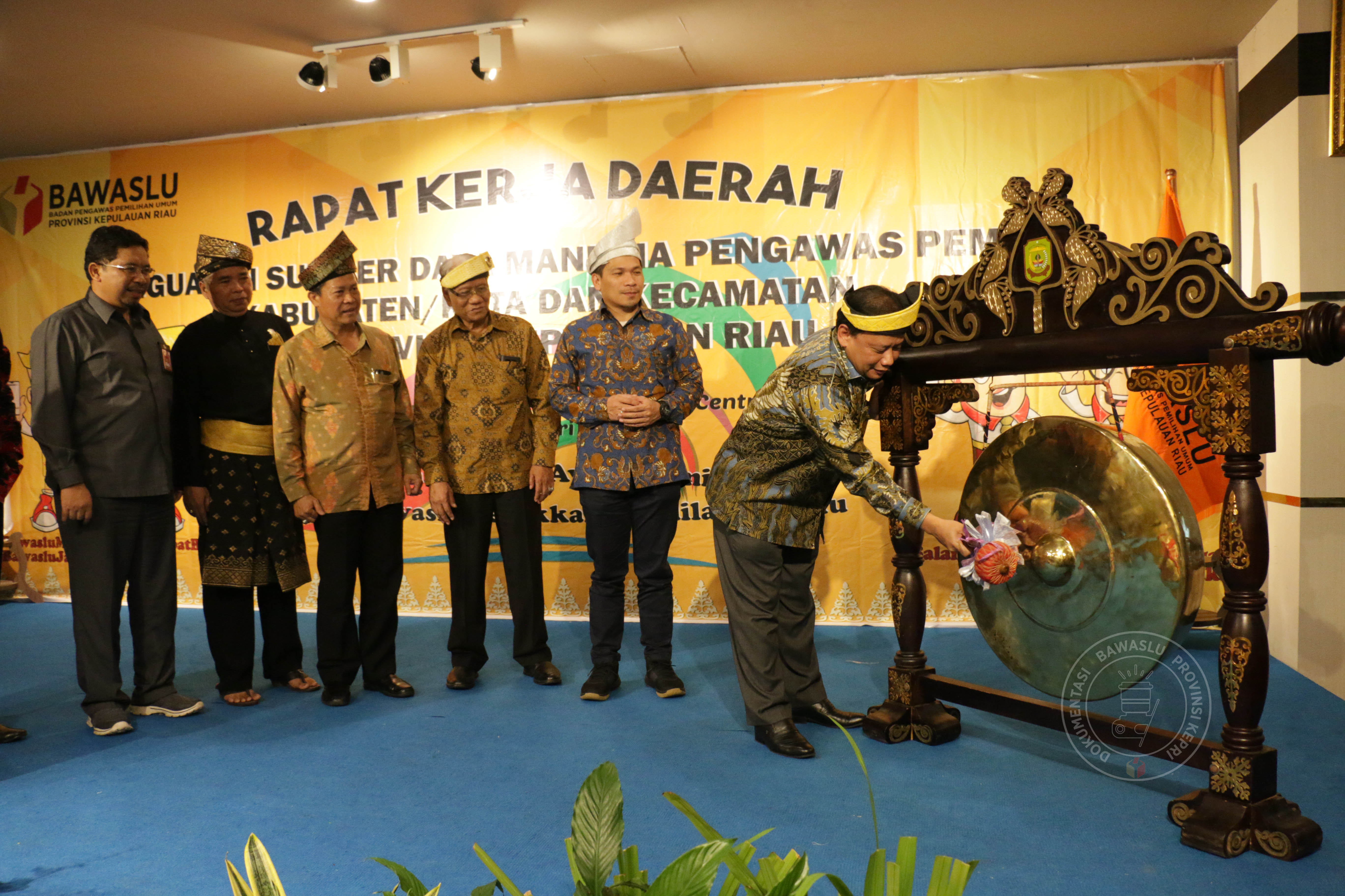 Rakerda Penguatan SDM Pengawas Pemilu Se - Kepulauan Riau Di Buka Secara Resmi Oleh Ketua Bawaslu RI