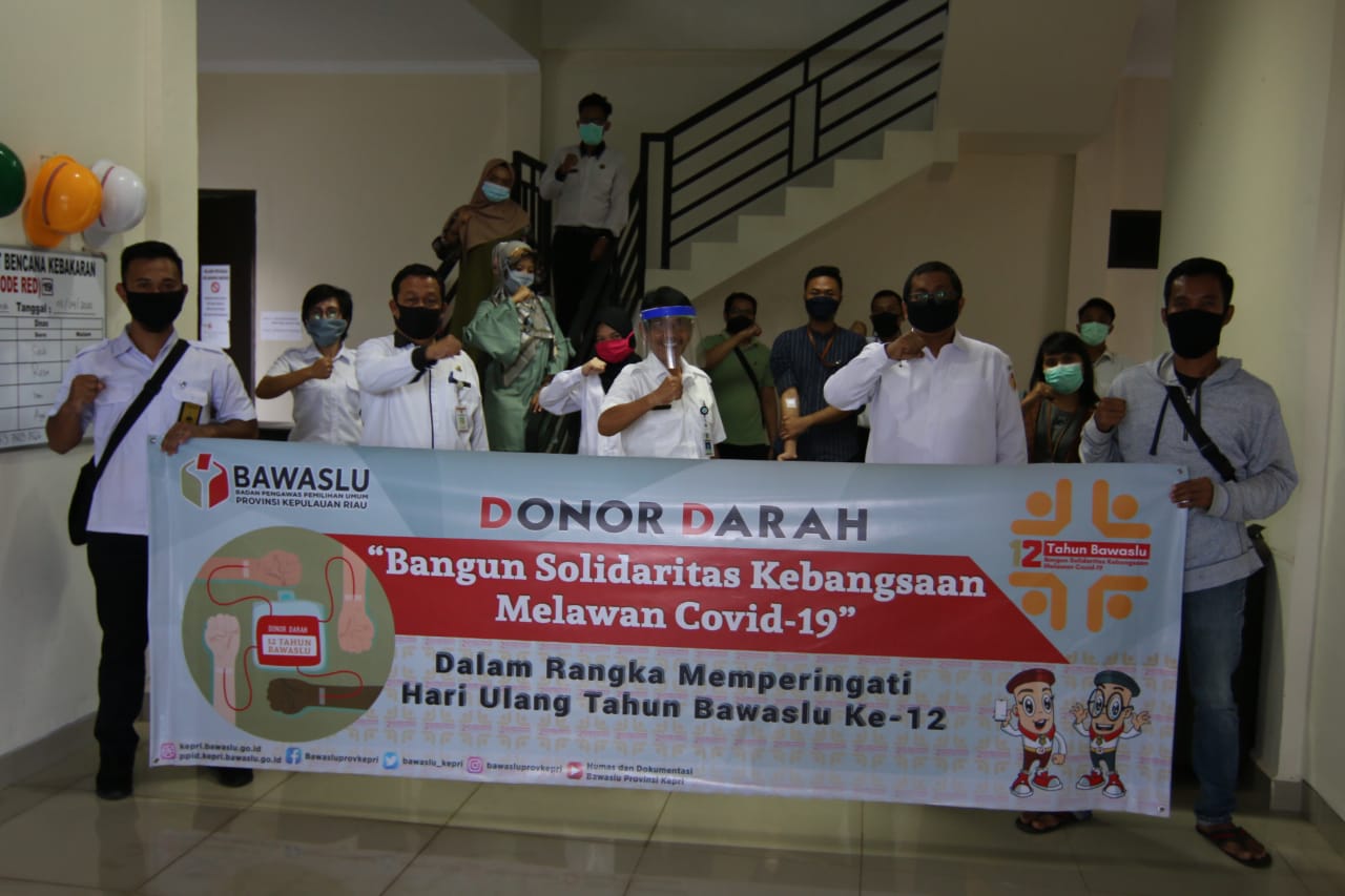 Menyambut HUT Bawaslu ke-12, Bawaslu Kepri Lakukan Donor Darah