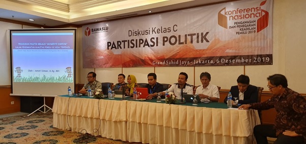 Bawaslu Provinsi Kepri Menyampaikan Hasil Riset Kampung Pengawasan Dalam Acara Konferensi Nasional