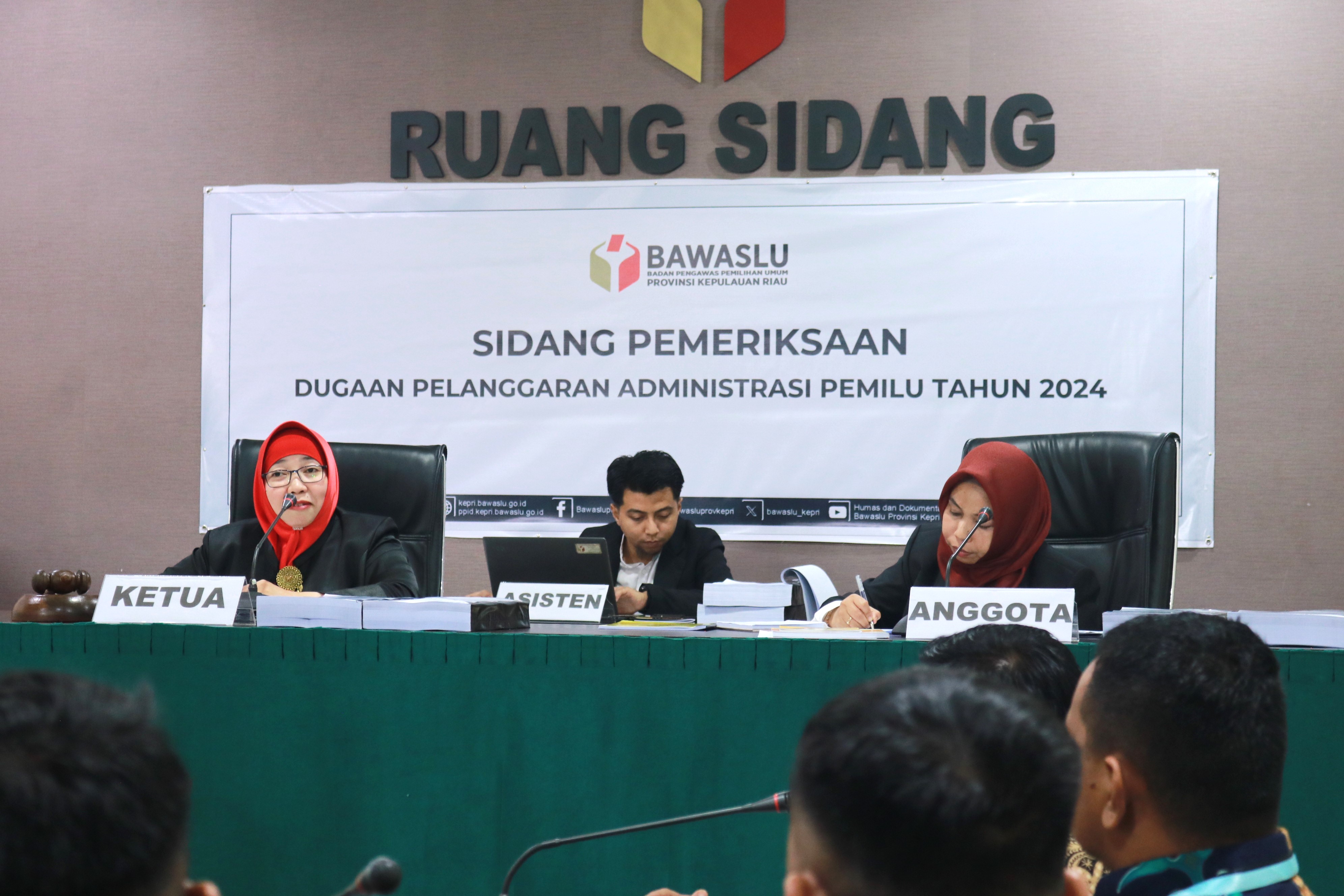 Gelar Sidang Pemeriksaan, Bawaslu Kepri Dengarkan Pokok Laporan Pelapor dan Jawaban Terlapor