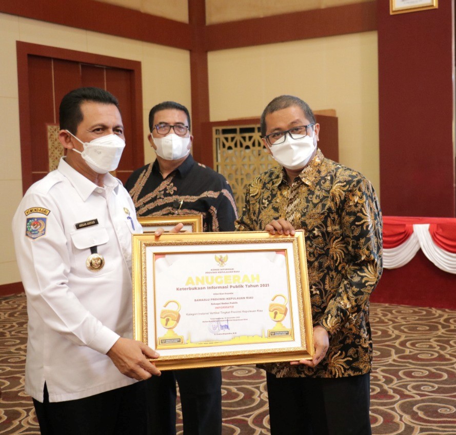 Bawaslu Kepri Raih Anugerah Keterbukaan Informasi Instansi Vertikal Provinsi Kategori Informatif