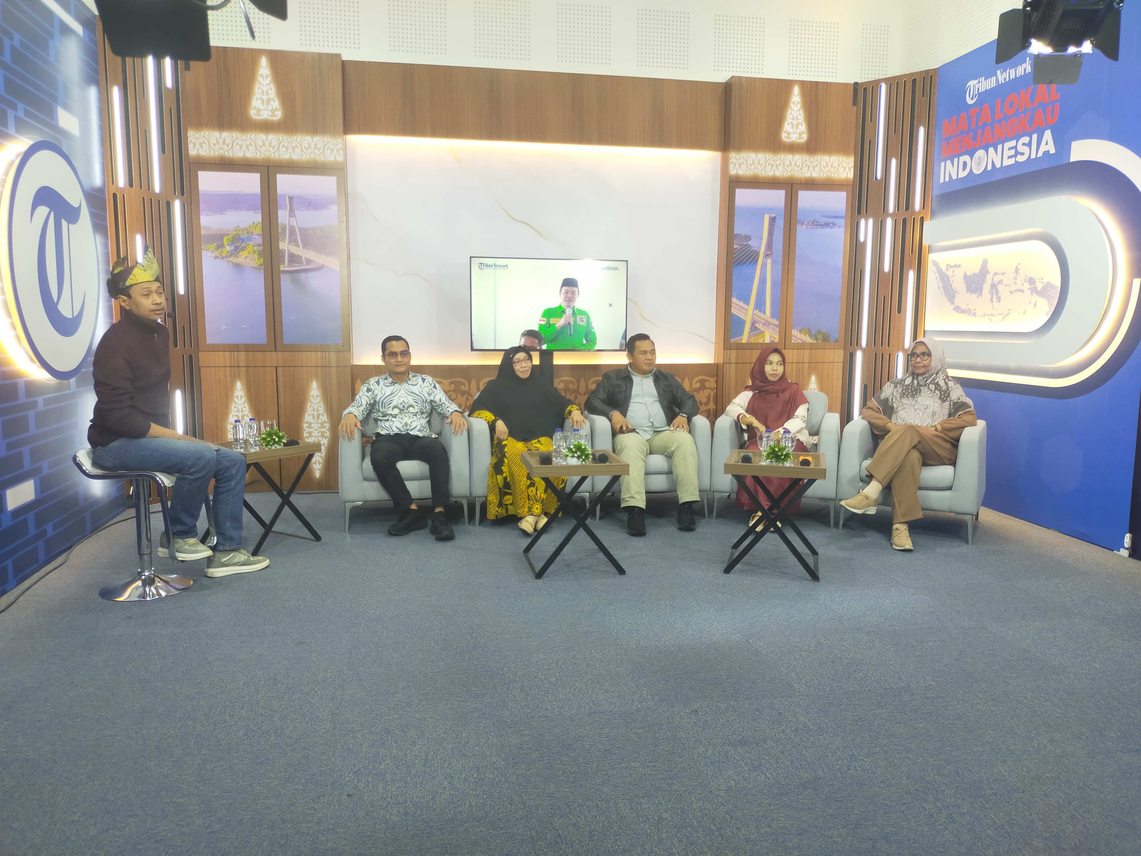 Ketua dan Anggota serta Kepala Sekretariat Bawaslu Kepri Menjadi Pembicara di Mata Lokal Corner