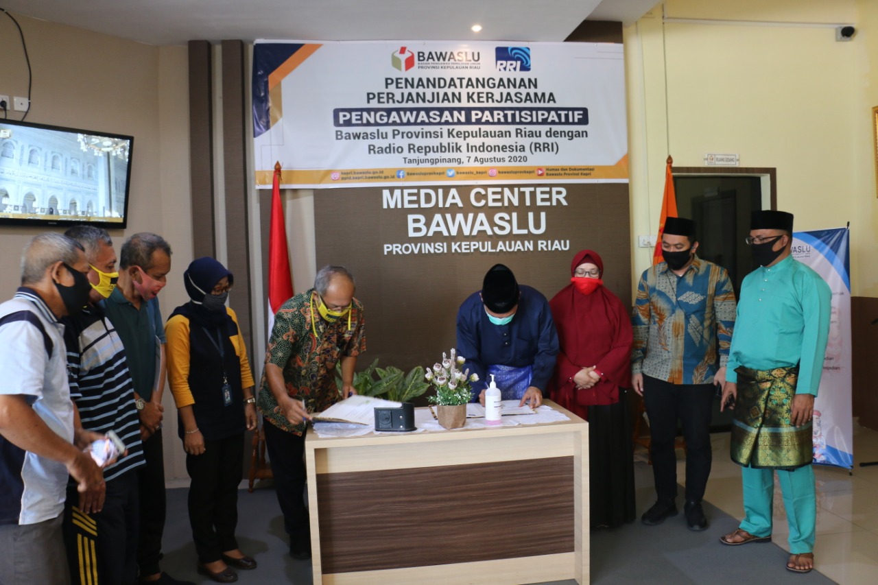 Jalin Kerjasama, Bawaslu Kepri Tingkatkan Keterbukaan Informasi Publik Melalui RRI