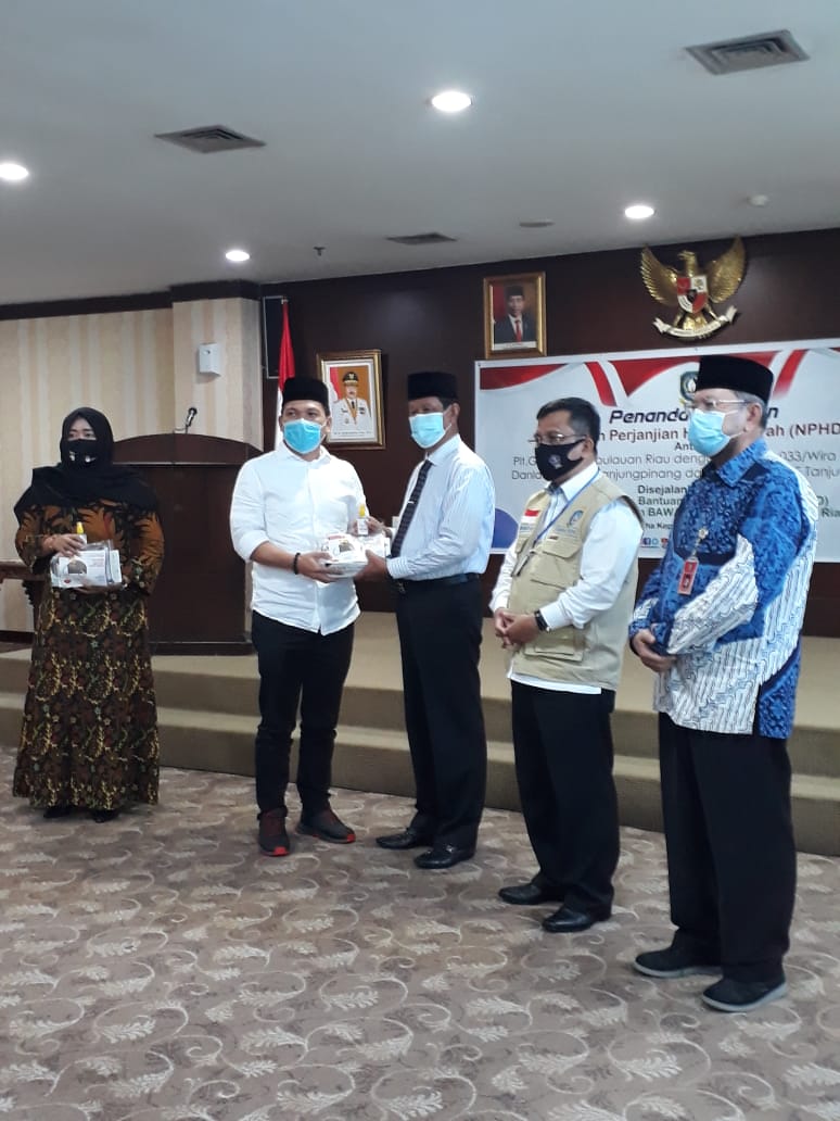 Penyerahan Bantuan APD ke KPU & Bawaslu Kepri