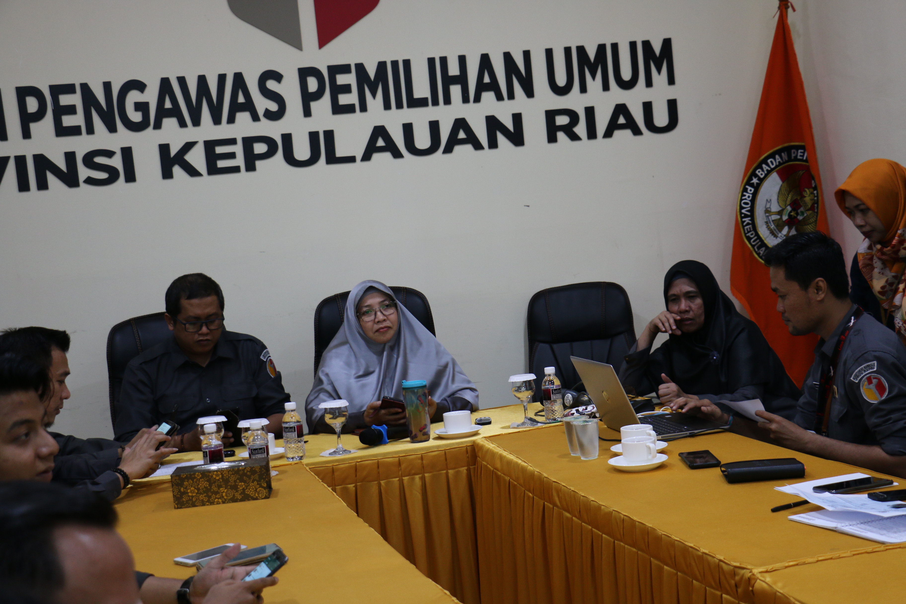 Pengisian Data Kependudukan Secara Online oleh BPS Provinsi Kepri di Bawaslu Provinsi Kepri