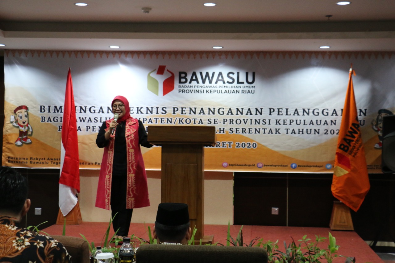 Tingkatkan Kinerja dan Kapasitas Pengawas,Bawaslu Provinsi Kepri Gelar Bimtek Penanganan Pelanggaran