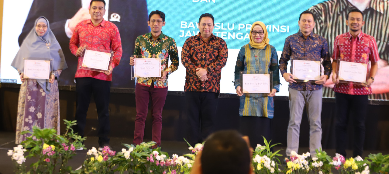 3 Kali Berturut-Turut Bawaslu Kepri Raih Penghargaan Informatif