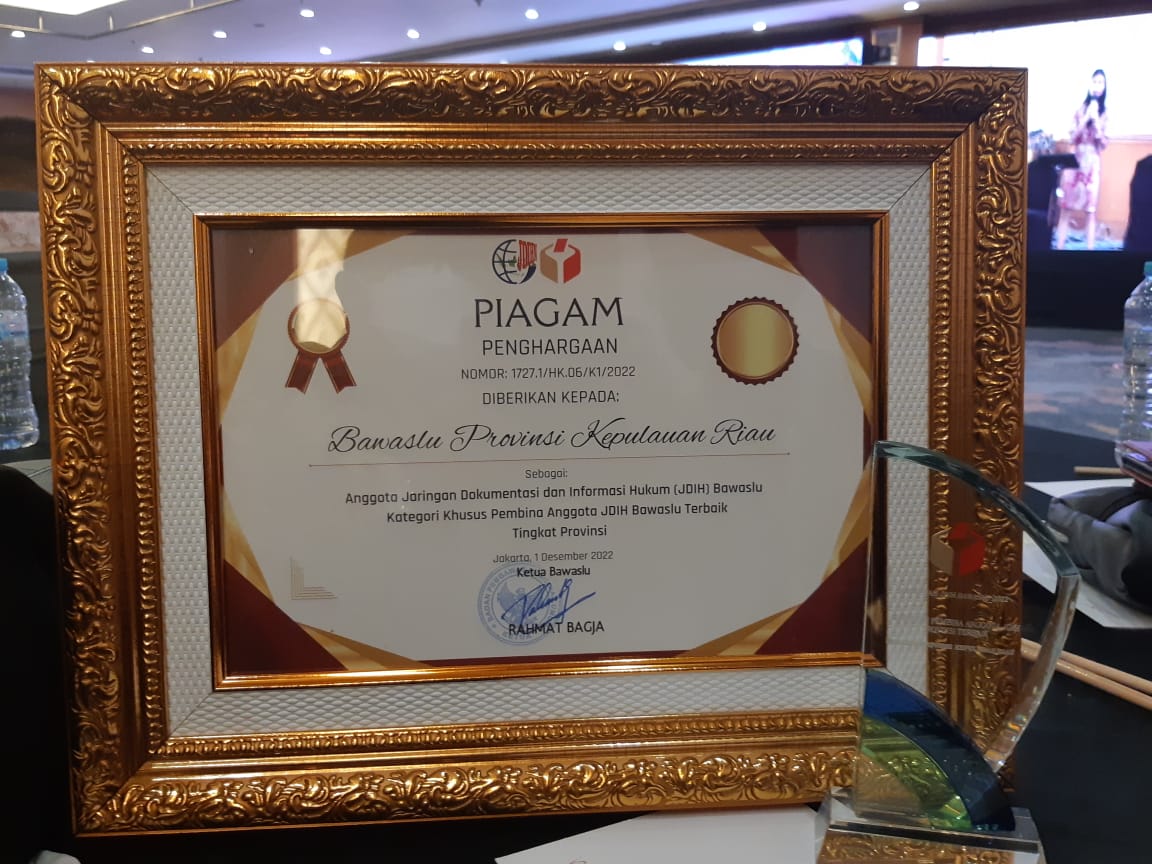 Bawaslu Kepri Raih Penganugerahan PEMBINA TERBAIK pada JDIH Bawaslu Awards 2022