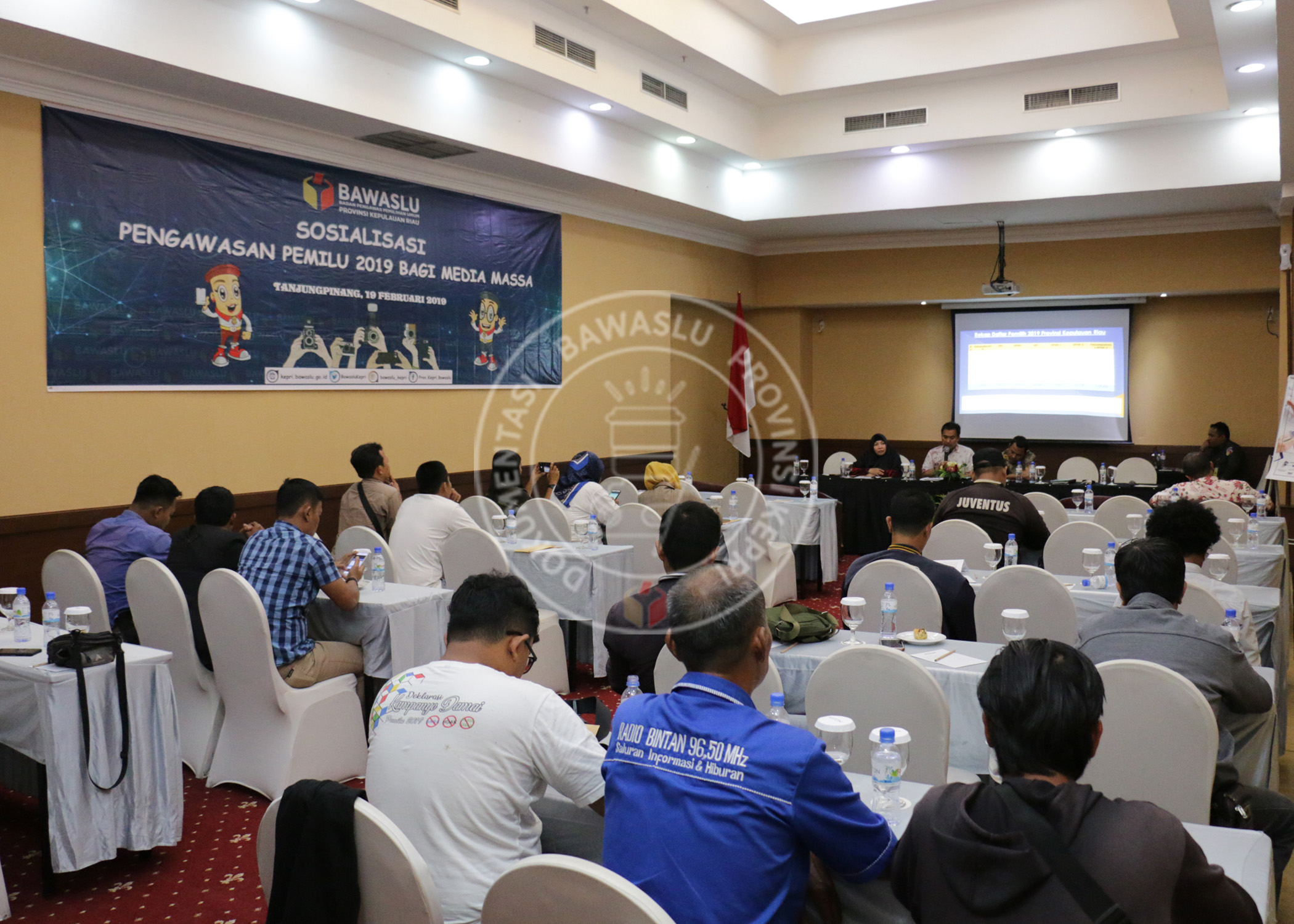 Bawaslu Provinsi Kepri Melaksanakan Sosialisasi Pengawasan Pemilu 2019 Bagi Media Massa