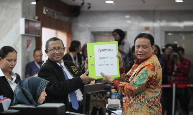 Bawaslu RI Serahkan Keterangan Tertulis PHPU Pilpres ke MK