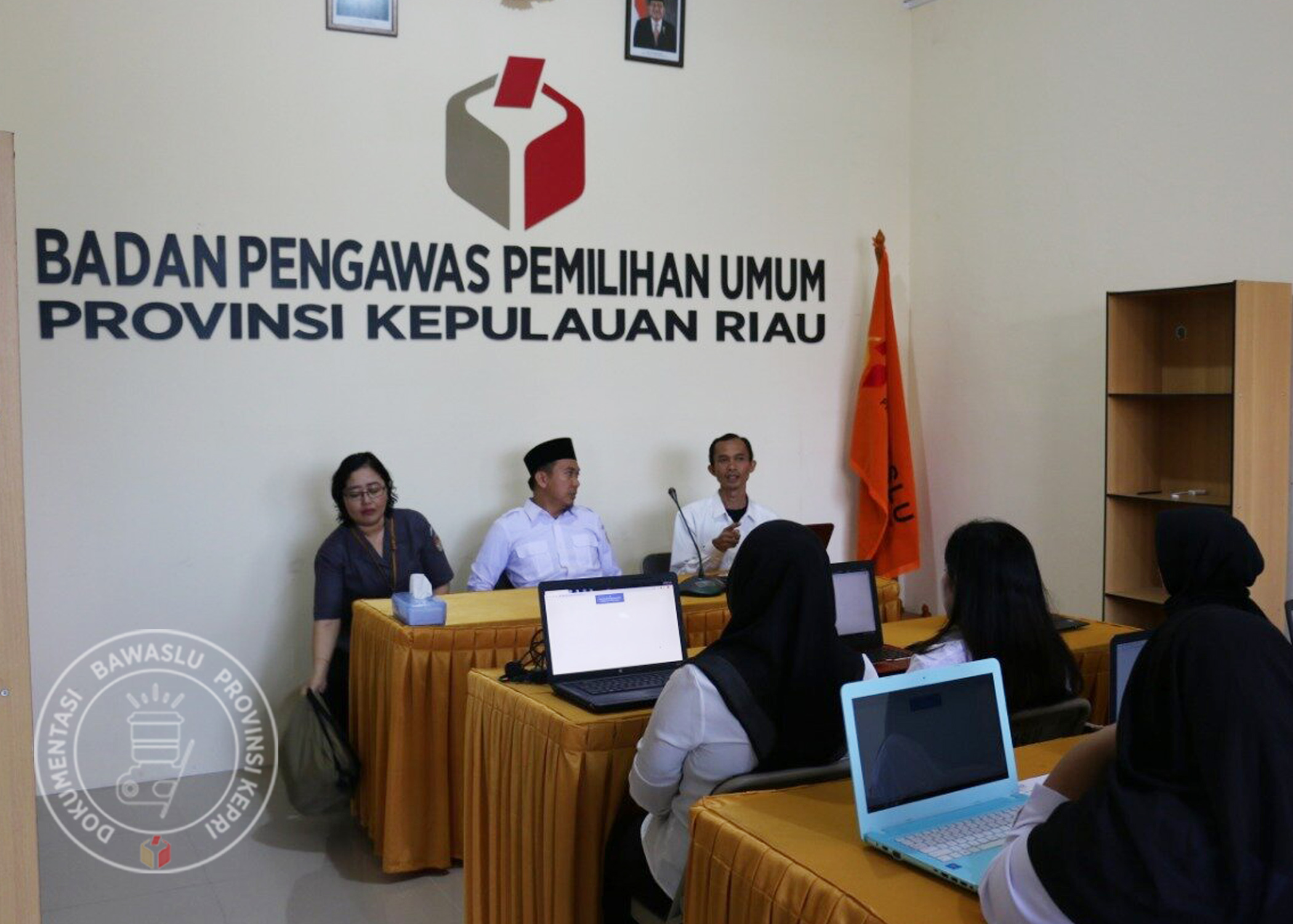 Antusiasme Tes CAT Calon PPNPNS Bawaslu Kepri