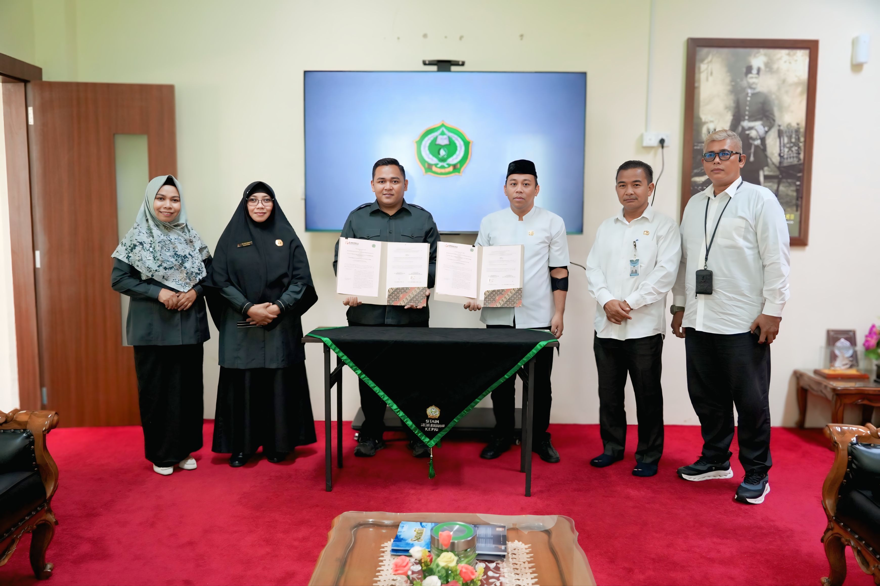 penandatangan MOU dan PKS Bawaslu dan STAIN SAR Kepri