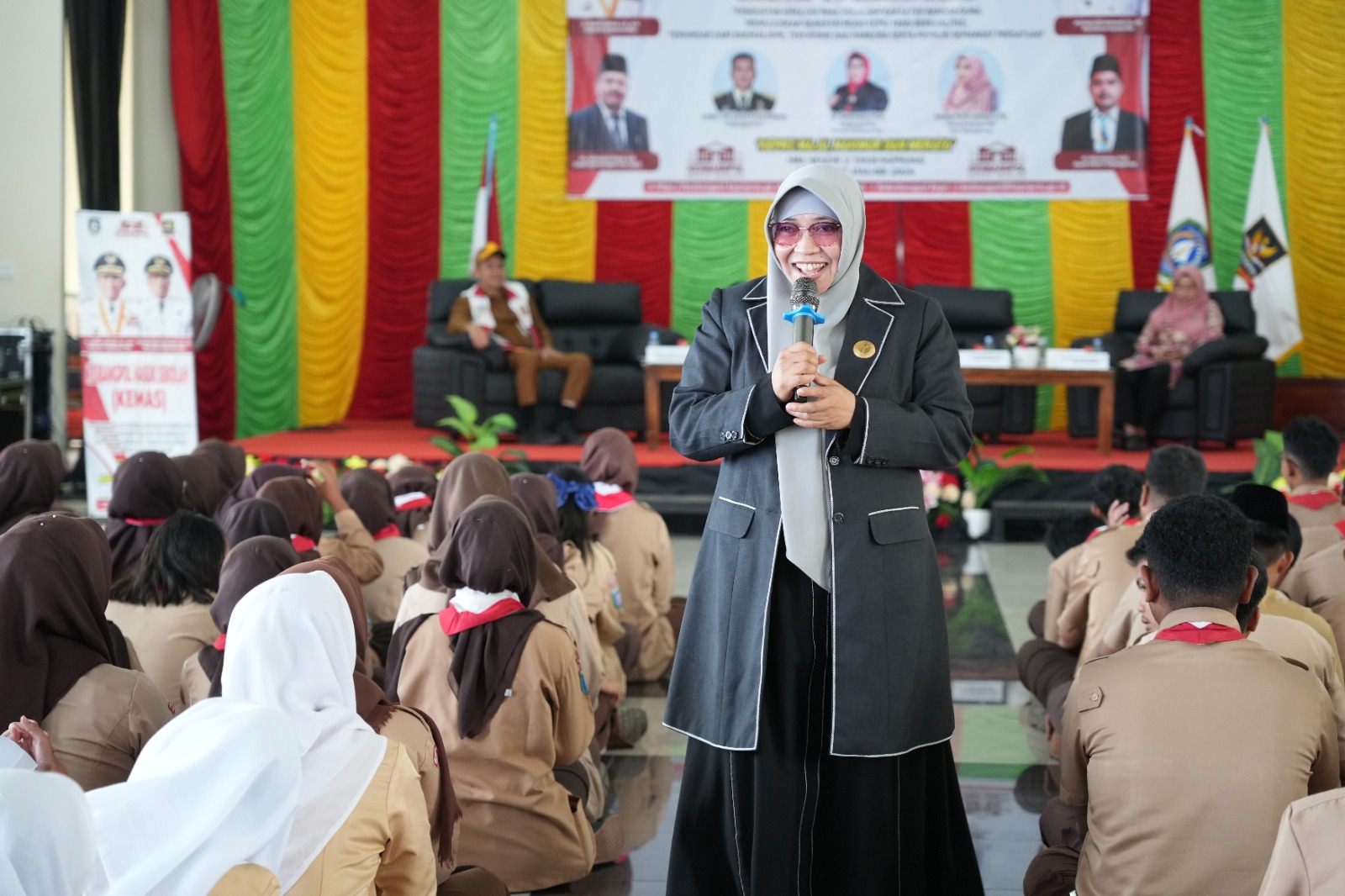 Pendidikan Politik Sejak Dini, Anggota Bawaslu Kepri Rosnawati Edukasi Pemilih Pemula di SMA N 2 Tanjungpinang dalam Kegiatan Kesbangpol Masuk Sekolah 2026 Seri Ke 13