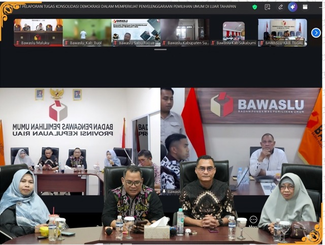 Anggota Bawaslu provinsi Kepulauan Riau mengikuti rapat pembahasan pelaporan pelaksanaan tugas konsolidasi demokrasi dalam rangka memperkuat Demokrasi di luar tahapan pemilu.
