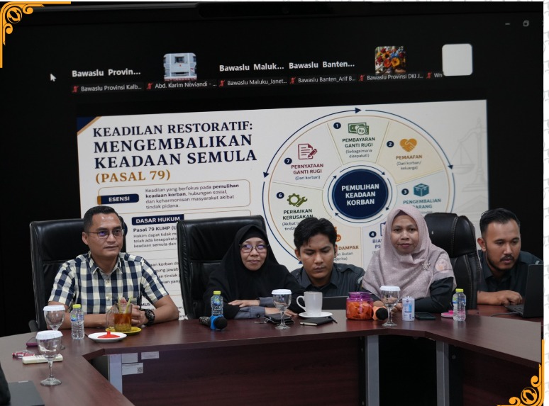 Anggota Bawaslu Provinsi Kepulauan Riau dan Jajaran mengikuti kegiatan Upgrading Kompetensi Nasional advokasi hukum melaui zoom meeting yang diselenggarakan Bawaslu RI 