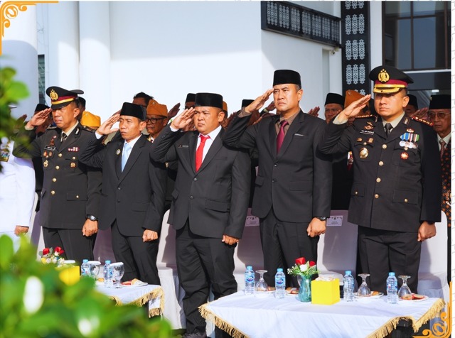 Ketua Bawaslu Kepri, Zulhadril Putra hadiri Upacara Peringatan Hari Lahir Pancasila 01 Juni 2026 di Halaman kantor Gubernur Kepulauan Riau Dompak.