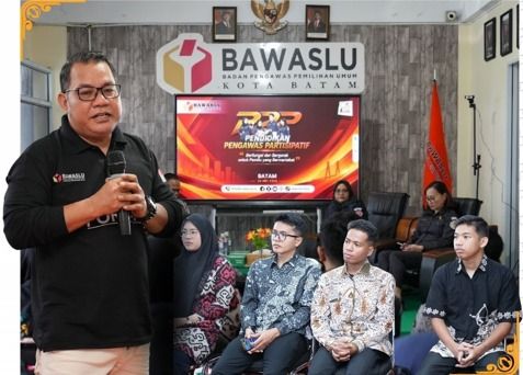 Anggota Bawaslu Kepri Said Abdullah Dahlawi, S.T Menjadi Narasumber dalam kegiatan Pendidikan Pengawas Partisipatif yang diselenggarakan Bawaslu Kota Batam