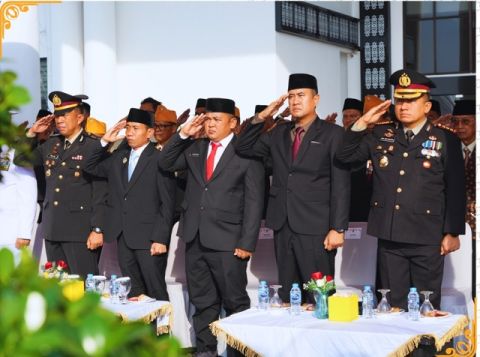 Ketua Bawaslu Kepri, Zulhadril Putra hadiri Upacara Peringatan Hari Lahir Pancasila 01 Juni 2026 di Halaman kantor Gubernur Kepulauan Riau Dompak.