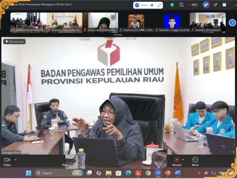 Anggota Bawaslu Provinsi Kepulauan Riau Koordinator Divisi Penanganan Pelanggaran, Data dan Informasi Rosnawati menyampaikan bahwa kegiatan bedah kasus merupakan sarana evaluasi sekaligus pembelajaran bersama guna meningkatkan kualitas penanganan pelanggaran di masa mendatang.