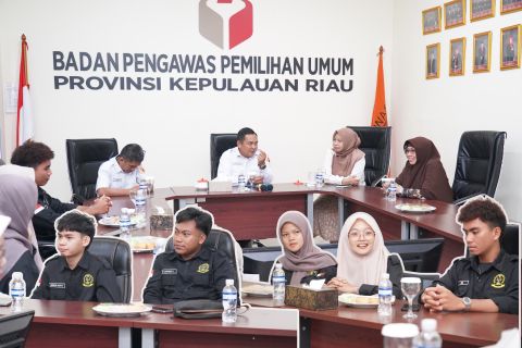Dukung Kompetisi Debat