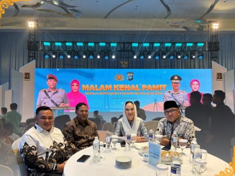 Zulhadril Putra, menghadiri kegiatan kenal pamit Kepala Kepolisian Daerah (Kapolda) Kepulauan Riau dari Komjen Pol. Asep Safrudin, S.I.K., M.H., kepada Irjen Pol. Suhendri, S.H., S.I.K., M.PSDM., yang berlangsung di Grand Ballroom Radisson Hotel, Batam 9/10/24.