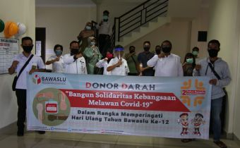 Menyambut HUT Bawaslu ke-12, Bawaslu Kepri Lakukan Donor Darah