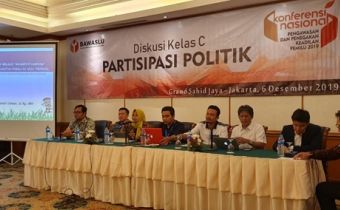 Bawaslu Provinsi Kepri Menyampaikan Hasil Riset Kampung Pengawasan Dalam Acara Konferensi Nasional