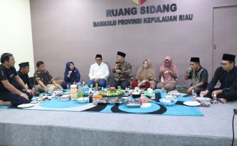 Sempena Hari Jadi Ke-15, Bawaslu Menggelar Tasyakuran Secara Sederhana