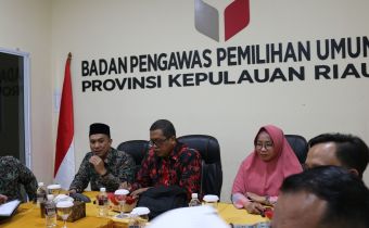 Perkuat Peran Pengawasan dan Humas, Bawaslu se-Kepri Gelar Rapat Koordinasi