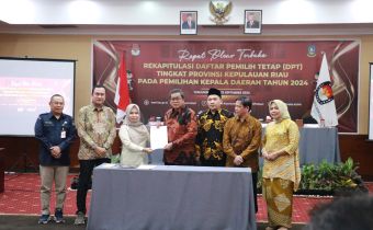 Bawaslu Kepri Ikuti Rapat Pleno Rekapitulasi DPT Tingkat Provinsi, KPU Tetapkan 1.559.727 Pemilih