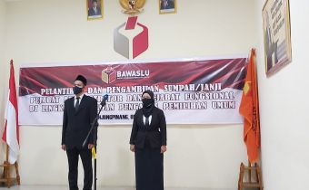 Pelantikan Pejabat Fungsional di Lingkungan Bawaslu Kepri