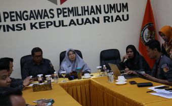 Pengisian Data Kependudukan Secara Online oleh BPS Provinsi Kepri di Bawaslu Provinsi Kepri