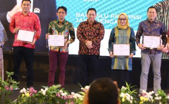 3 Kali Berturut-Turut Bawaslu Kepri Raih Penghargaan Informatif