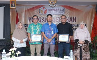 Penganugerahan Terhadap Hasil Pemeringkatan Keterbukaan Informasi Publik bagi Bawaslu Kabupaten/Kota