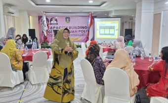 Bawaslu Kepri Menjadi Narasumber pada Capacity Building bagi Perempuan Politik