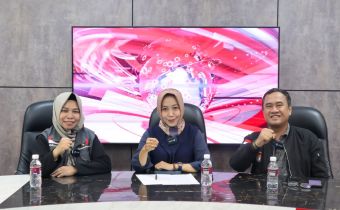 Bawaslu Kepri Pastikan Proses Pemungutan, Penghitungan Suara Lancar dengan Patroli ke sejumlah TPS