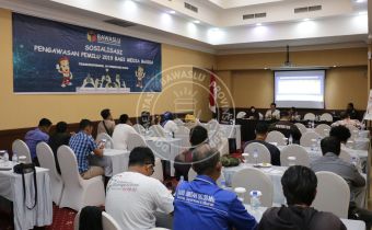 Bawaslu Provinsi Kepri Melaksanakan Sosialisasi Pengawasan Pemilu 2019 Bagi Media Massa