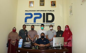 Kunjungi Bawaslu Provinsi Kepri, Fritz Resmikan Ruang PPID
