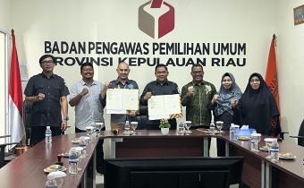 Laksanakan Program Non Tahapan Pemilihan, Bawaslu Kepri Bersama Stisipol Raja Haji Tanda Tangani MoU