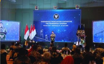 Ketua DKPP RI Heddy Lugito menyampaikan sambutan dalam kegiatan Deseminasi Penguatan Kapasitas Tpd Wilayah. Palembang, 20 April 2026