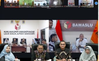 Anggota Bawaslu provinsi Kepulauan Riau mengikuti rapat pembahasan pelaporan pelaksanaan tugas konsolidasi demokrasi dalam rangka memperkuat Demokrasi di luar tahapan pemilu.