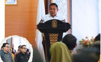 Ketua Bawaslu Provinsi Kepulauan Riau Zulhadril Putra dan Anggota Bawaslu Kepri Rosnawati, bersama berbagai unsur yang turut mengambil bagian dalam penguatan pengawasan partisipatif.